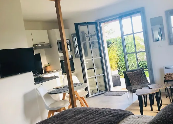 Bel Air Studios-terrasse Couverte-jardinet-vue Pont De Normandie-parking Prive 아파트