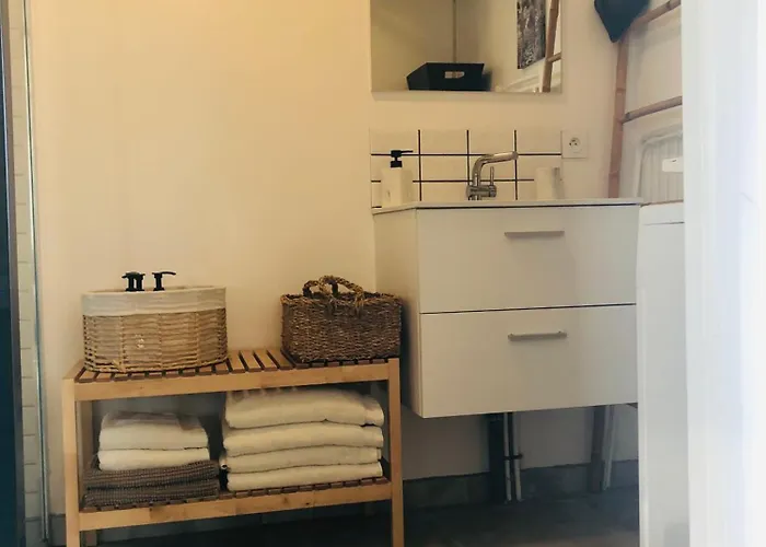 아파트 Bel Air Studios-terrasse Couverte-jardinet-vue Pont De Normandie-parking Prive 옹플뢰르