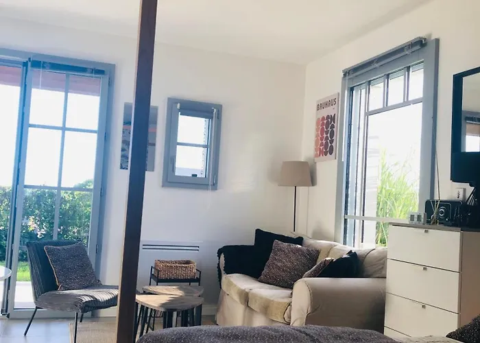 아파트 Bel Air Studios-terrasse Couverte-jardinet-vue Pont De Normandie-parking Prive 옹플뢰르